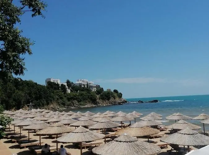 Sunny Апартамент *